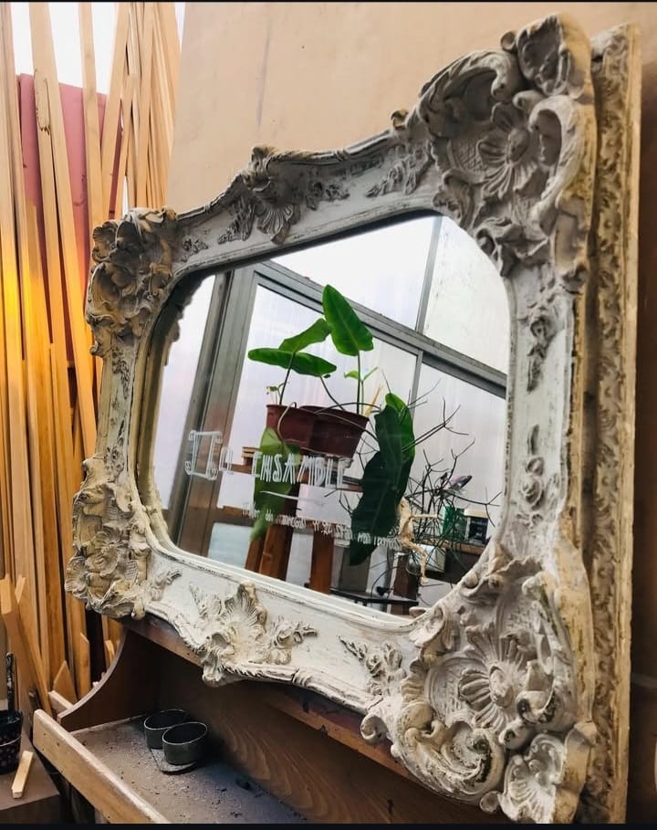 Espejo con logo Ensamble